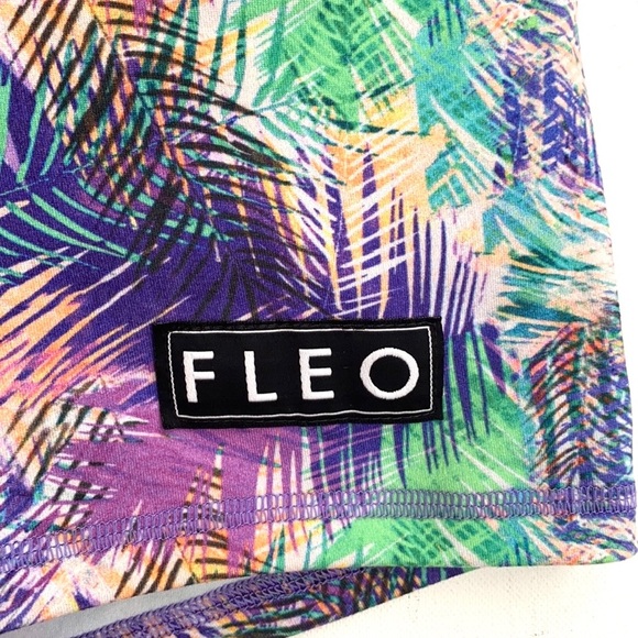 Fleo Palm Leaf Printed fabric Shorts, Size M - Picture 2 of 9